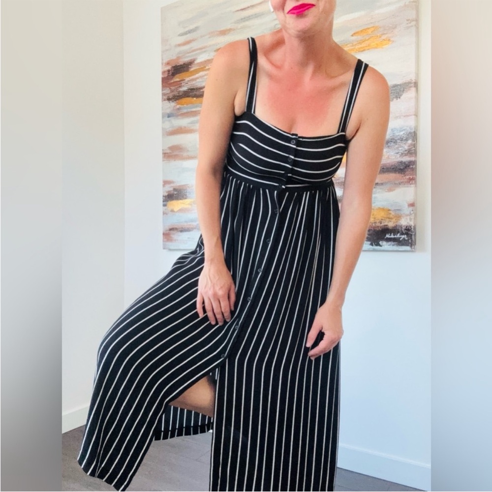 Forever 21 Black and White Sleeveless Maxi Sundress